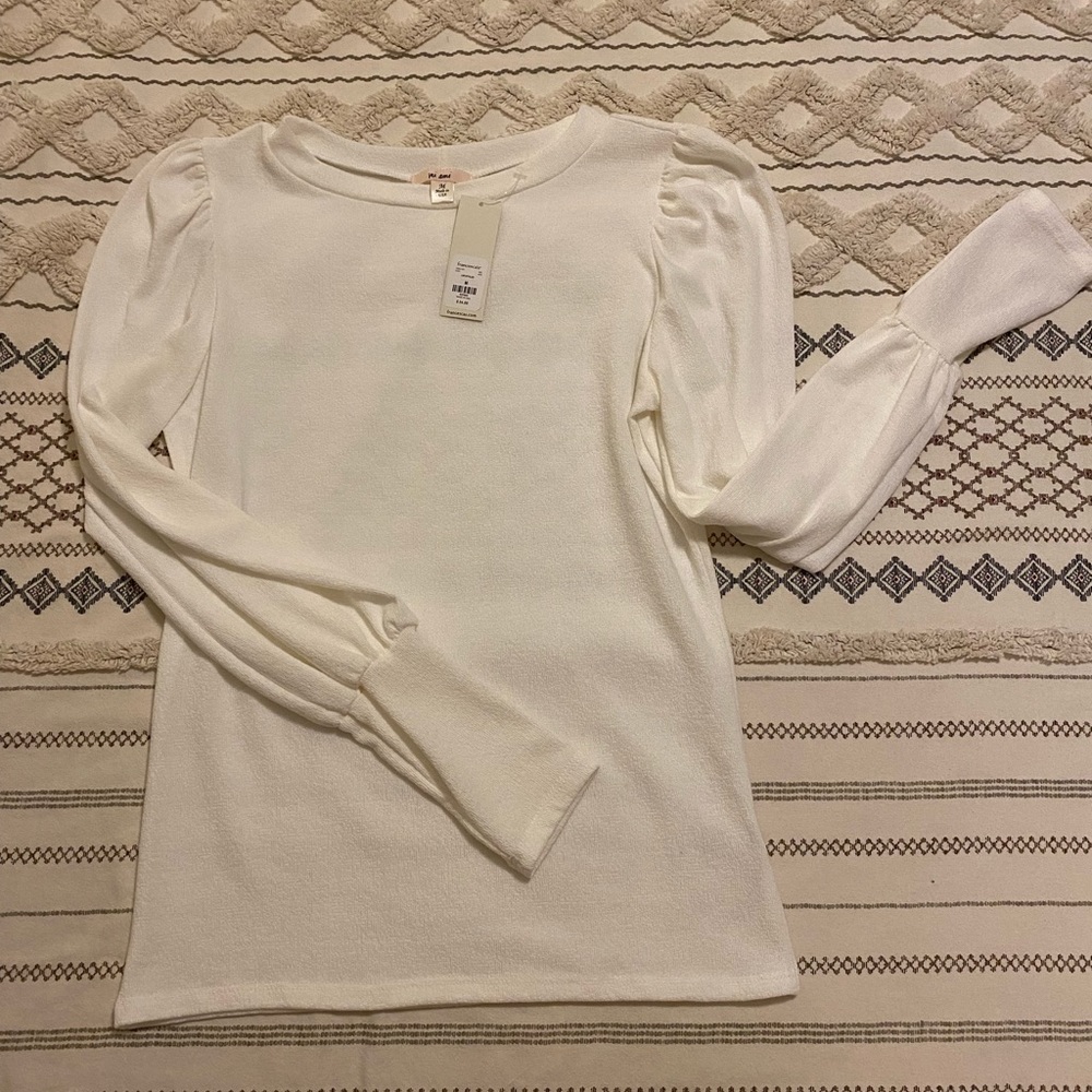Francesca’s white puffer long sleeve size M